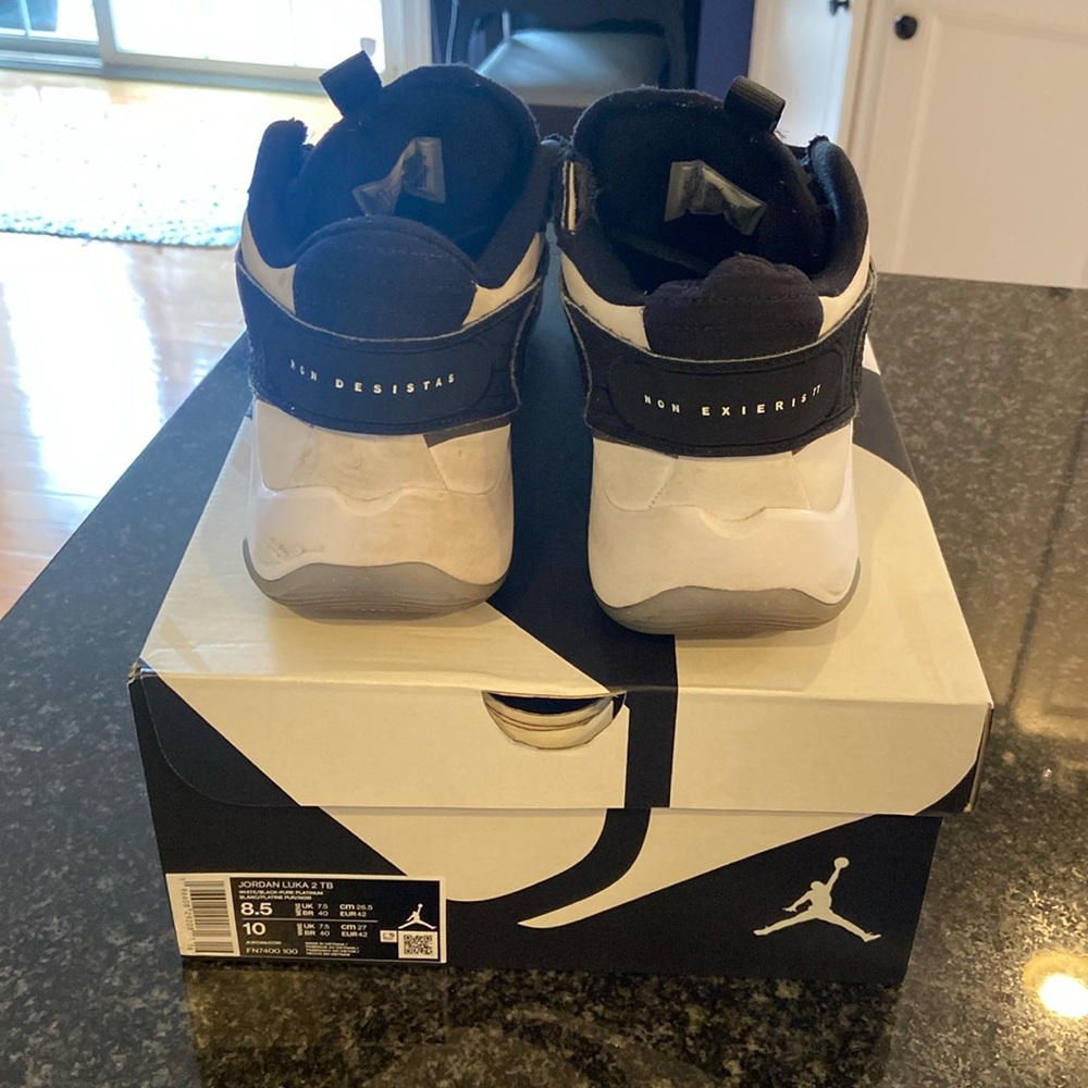 Men’s 8.5 Jordan Luca 2